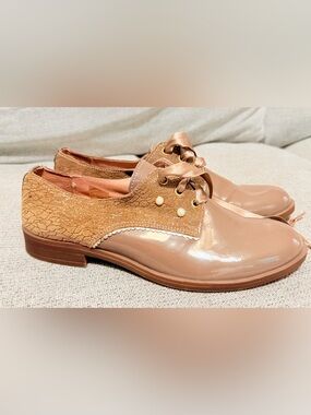 Patent Leather Lace-Up Oxfords in Nude